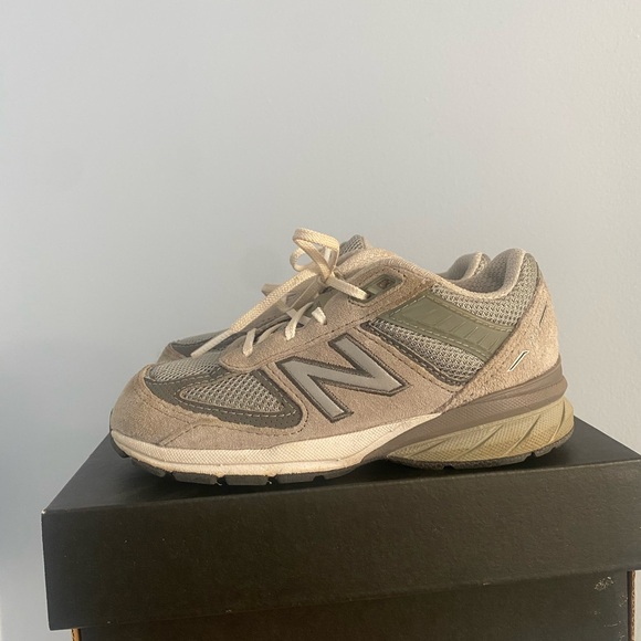 Toddler new balance 990 v5 size 10c , grey/white pre owned - Picture 1 of 5